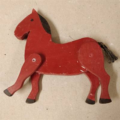 rød sort hest træ gammel dyre figur Bornholm